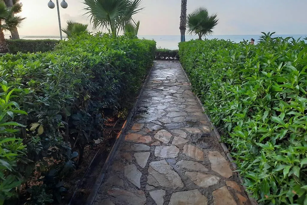 Apartamento Con Piscina, En Primera Linia De Mar. Cambrils Spain
